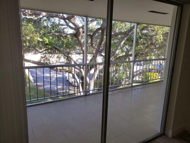 Foto del edificio - 632 NW 13th St