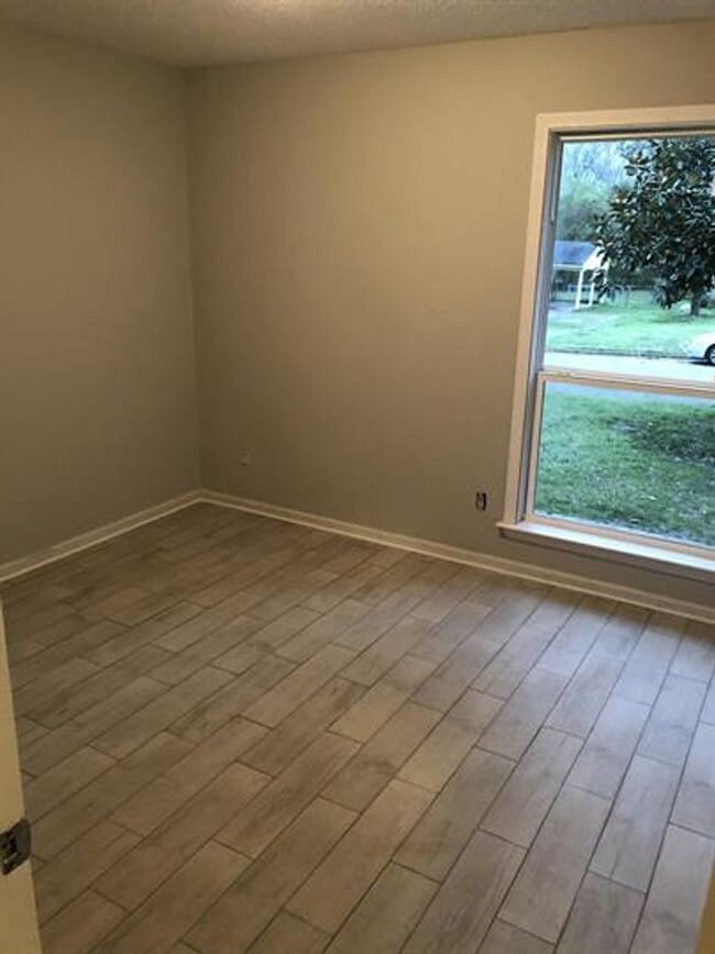 Building Photo - 3110 Normandy Dr