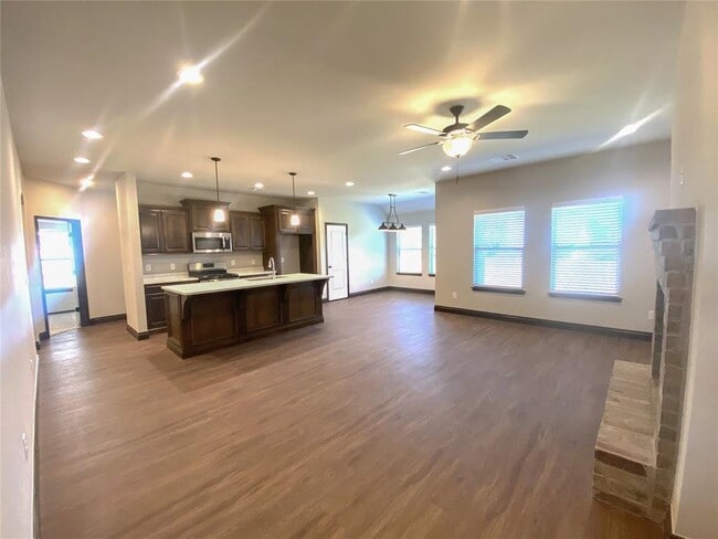 Building Photo - 4200 Royal Garden Dr