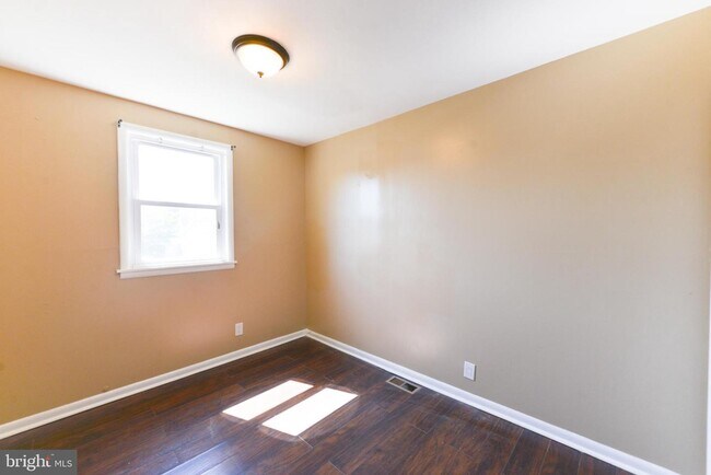 Building Photo - 449 N 39th St