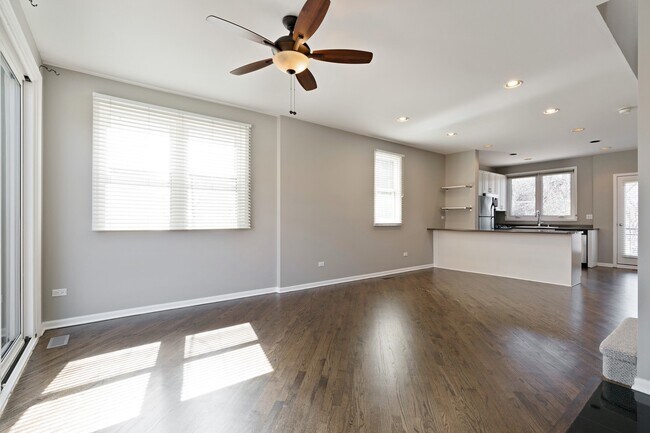 Building Photo - 2801 N Wolcott Ave