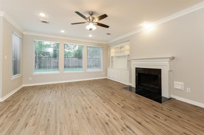 Building Photo - 8835 Vista Springs Dr