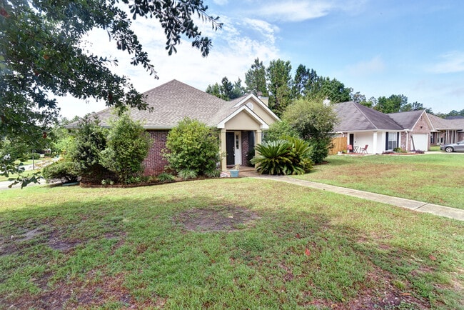 Building Photo - 15065 Warren Dr