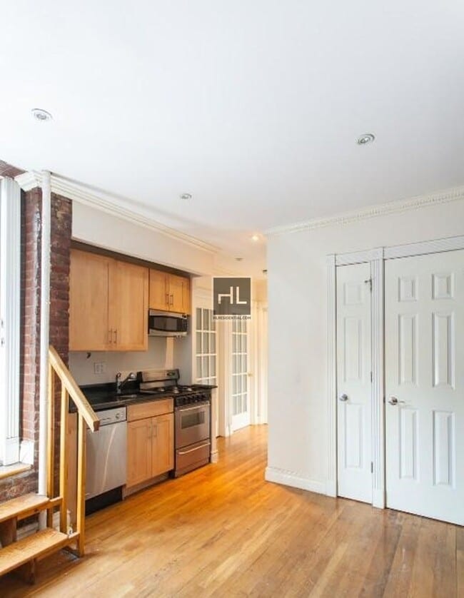 Building Photo - E 13TH ST.