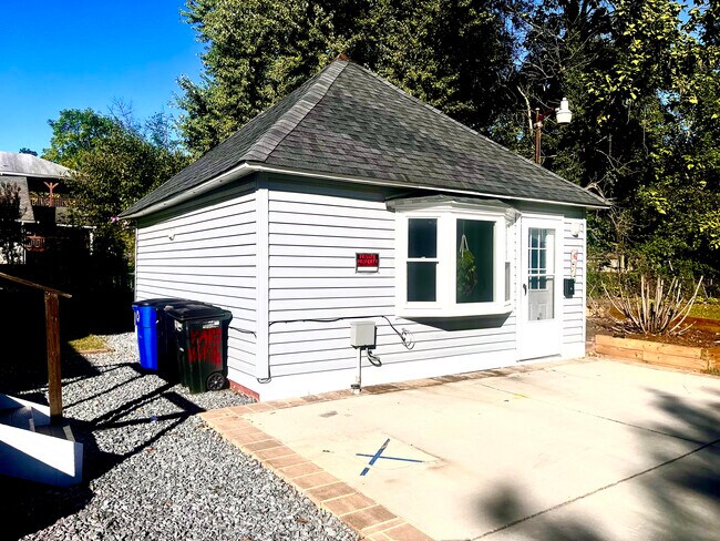 Building Photo - 3708 Taylor St