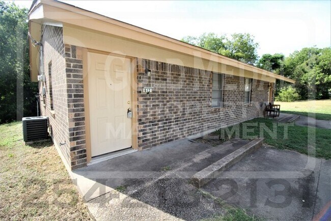 Building Photo - 612 - 614 Raymond St
