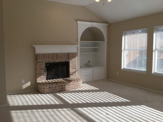 Foto del edificio - 1160 Valley Oaks Dr