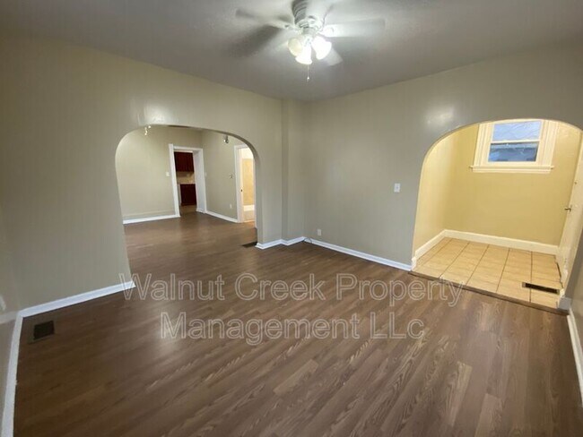 Foto del edificio - 1143 W 9th St
