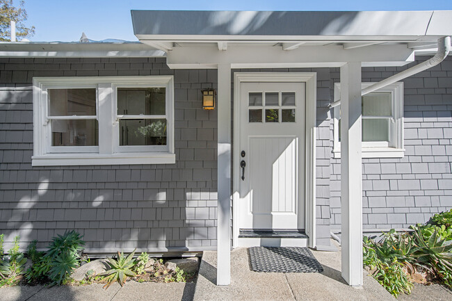 Building Photo - 335 Rose Ave