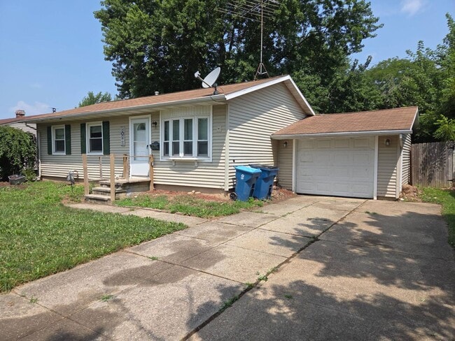Building Photo - 2401 Eastlawn St