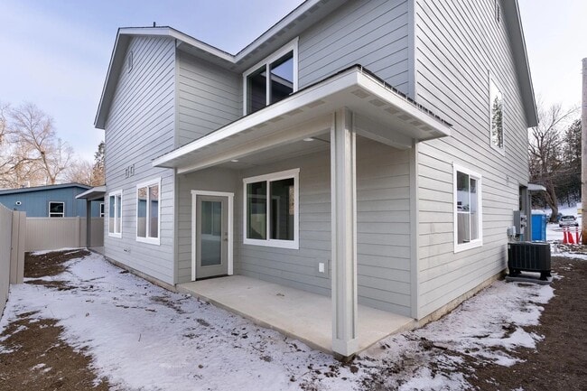 Building Photo - 608 S Howe Rd