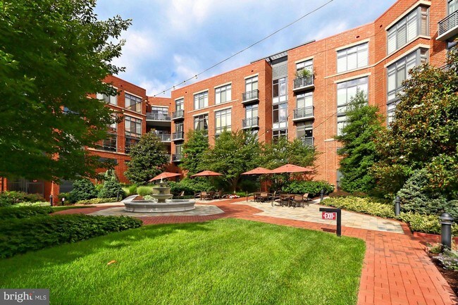 Foto del edificio - 520 John Carlyle St