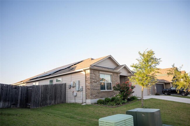 Foto del edificio - 423 Bluejack Wy