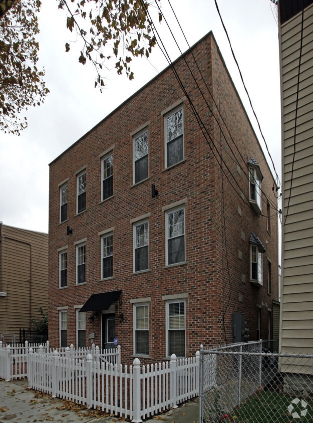 Building Photo - 47 Washburn St