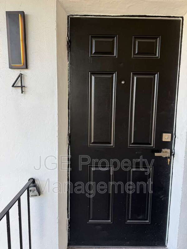 Foto del edificio - 3128 SW 12th Pl