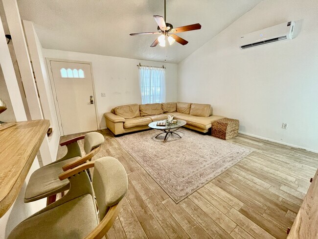Building Photo - 3784 Palace Dr