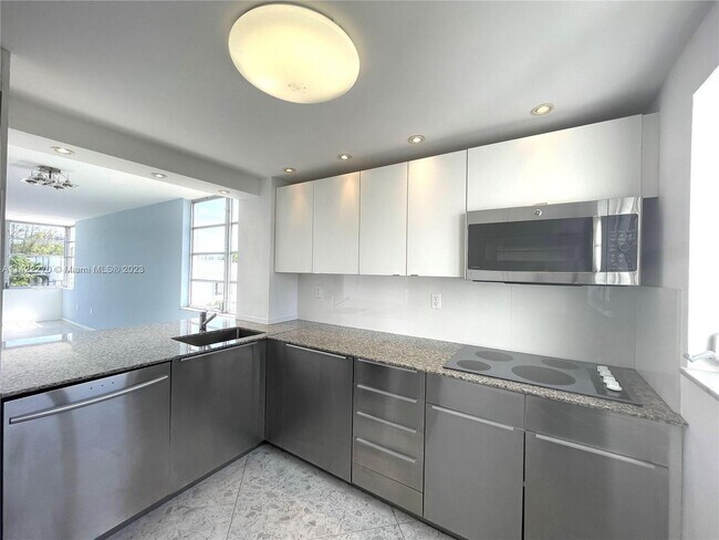 Foto del edificio - 8000 Harding Ave