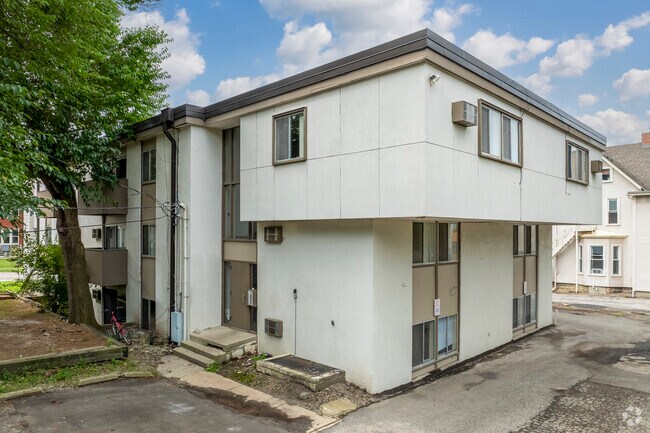 Foto del edificio - 323 Packard St