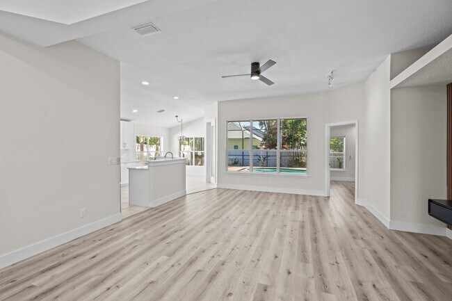 Building Photo - 309 S Ocean Trace Rd