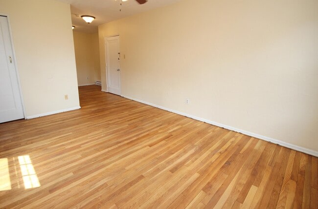 Building Photo - 137 N Craig St