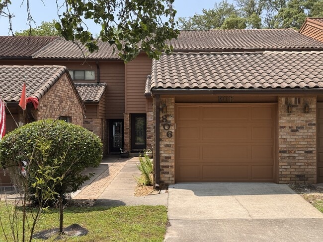Building Photo - 806 Regatta Cir