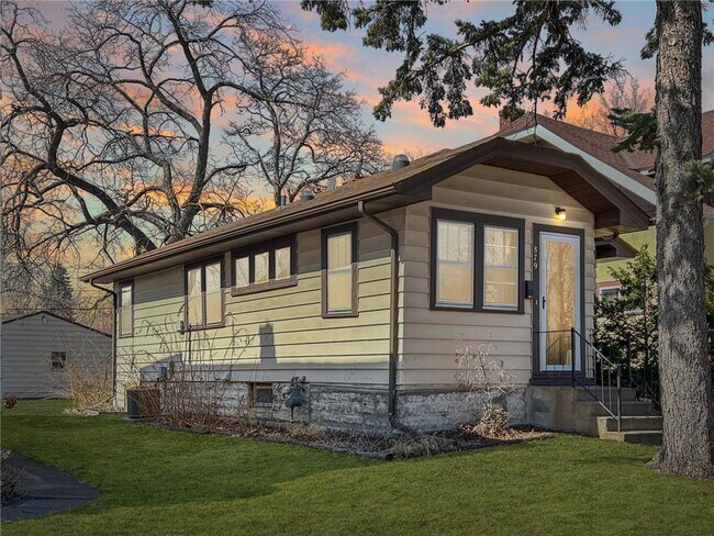 Foto del edificio - 879 19th Ave SE