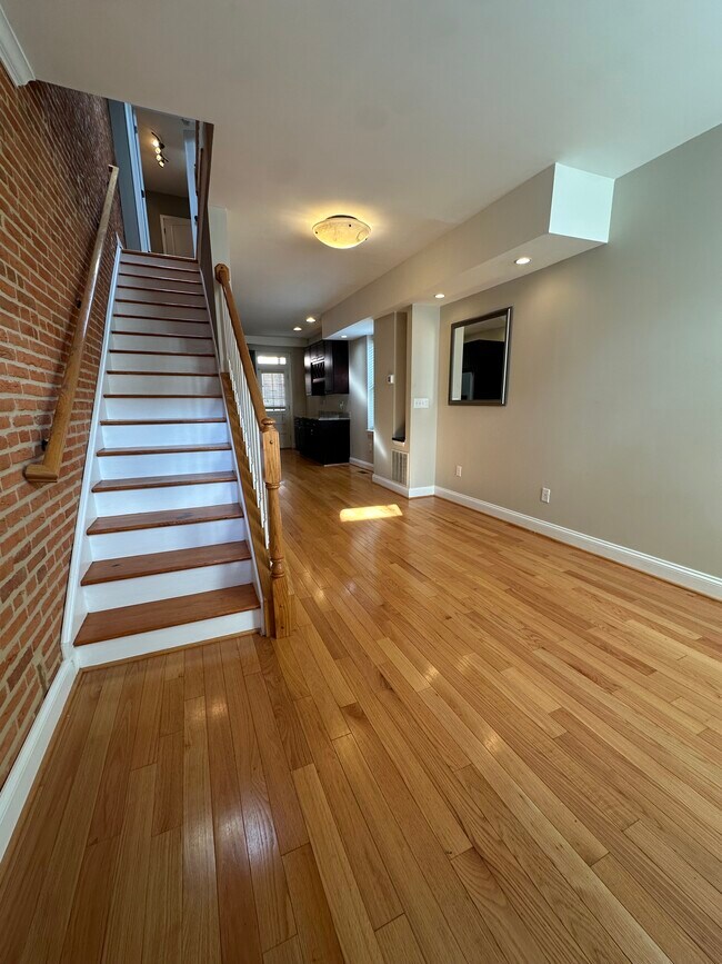 Piso principal #2 - 1013 Patapsco St