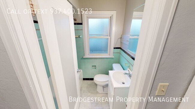 Foto del edificio - Spacious upstairs 1 bedroom, 1 bath unit w...