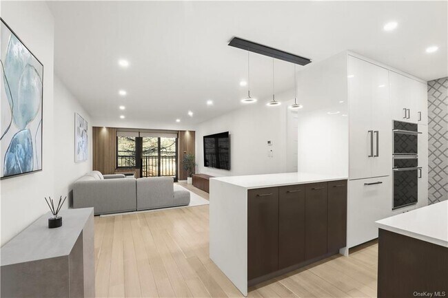 Building Photo - 560 Halstead Ave