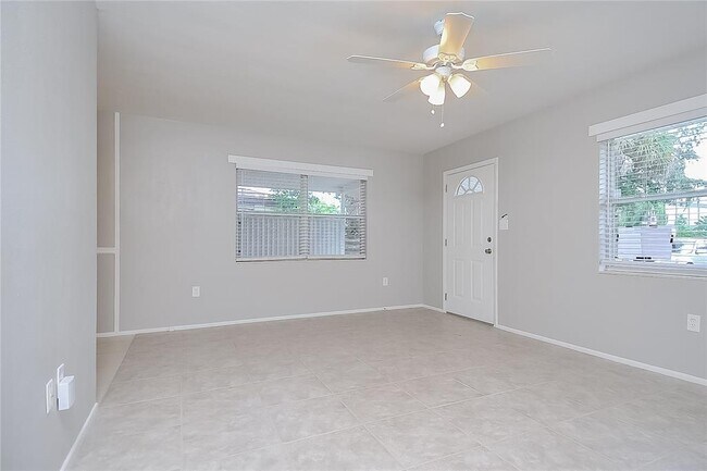 Foto del edificio - 2026 Sandrala Dr