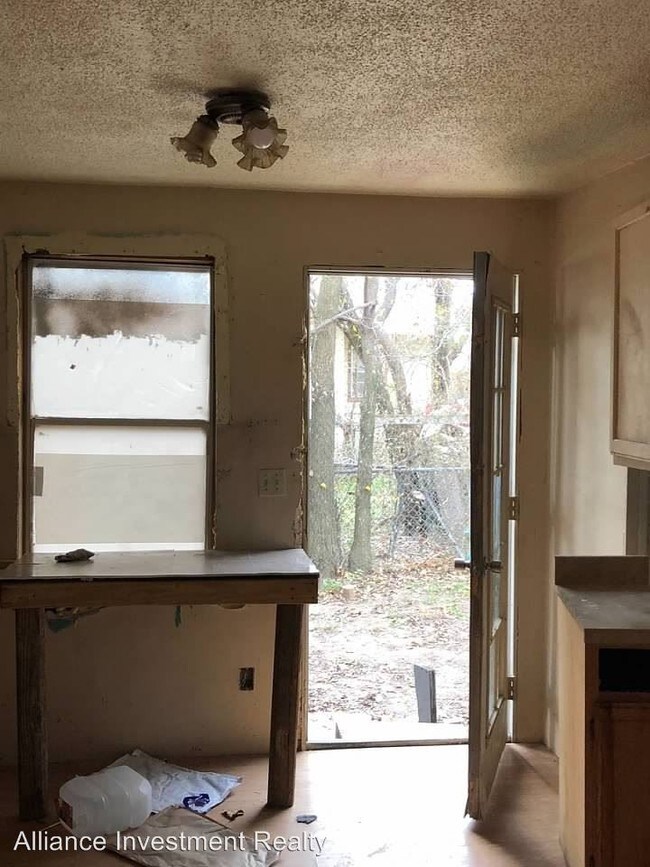Building Photo - 2 br, 1 bath House - 2909 N Trosper Dr