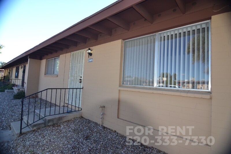 Primary Photo - 3908 N Pomona Rd