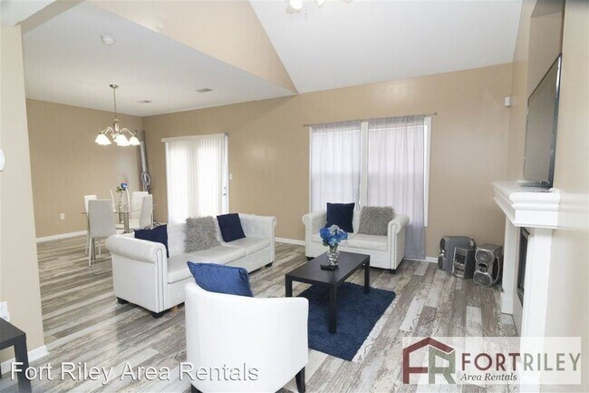 Building Photo - 3 br, 2.5 bath House - 2751 Elm Creek Drive