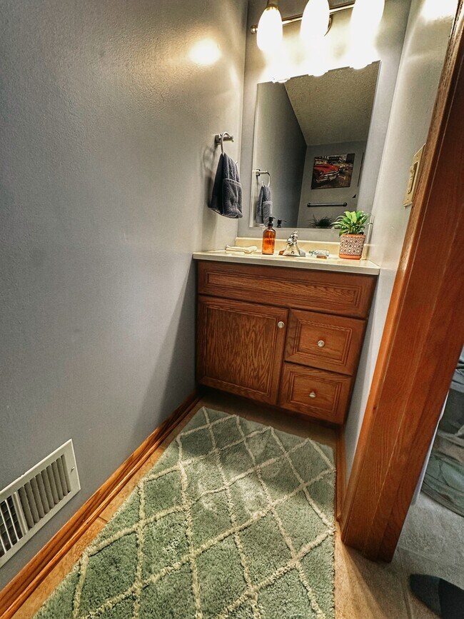 Foto del edificio - 7317 W Franklin Ave