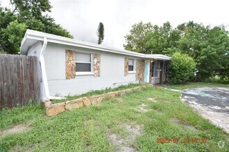Building Photo - 1909 13th Ave S