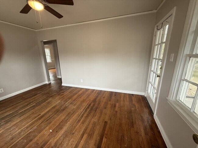 Foto del edificio - 605 Shannon Cir NE