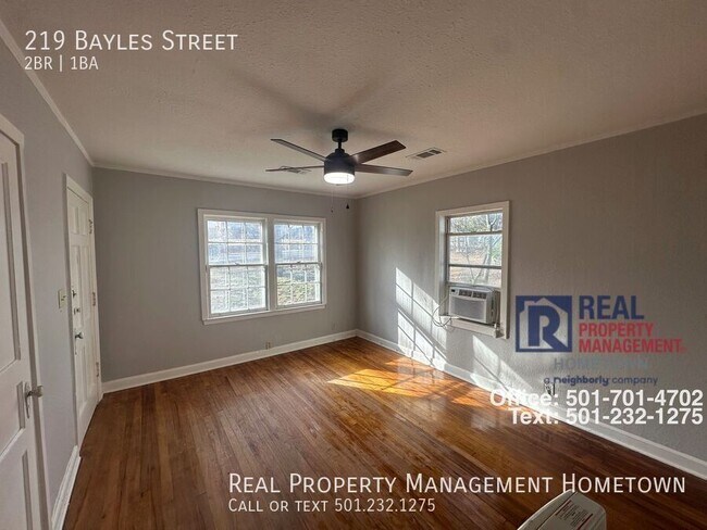 Building Photo - 219 Bayles St
