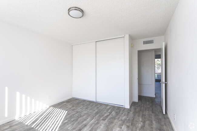 2HAB, 1BA - 898SF - Habitación - North Park Apartments