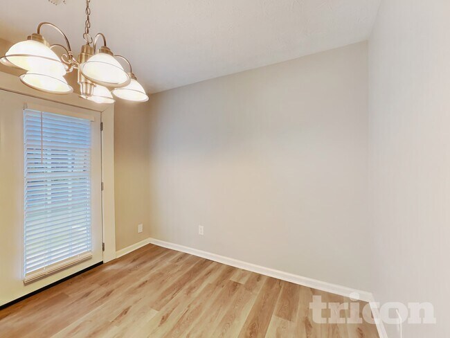 Foto del edificio - 1124 Whisper Wind Dr