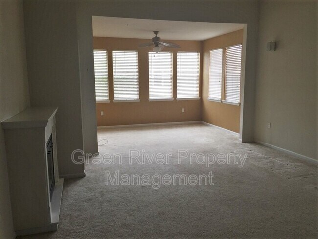 Foto del edificio - 8550 Touchton Rd