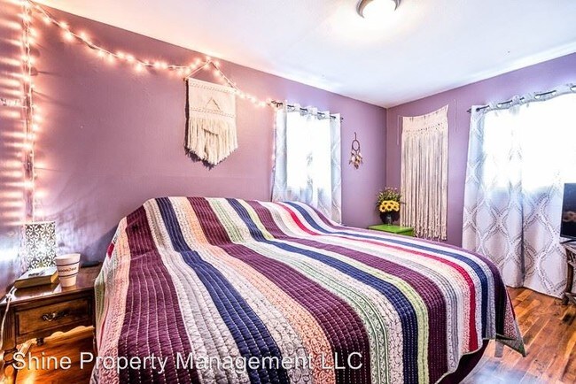 Building Photo - 4 br, 1 bath House - 1132 Halley Ave