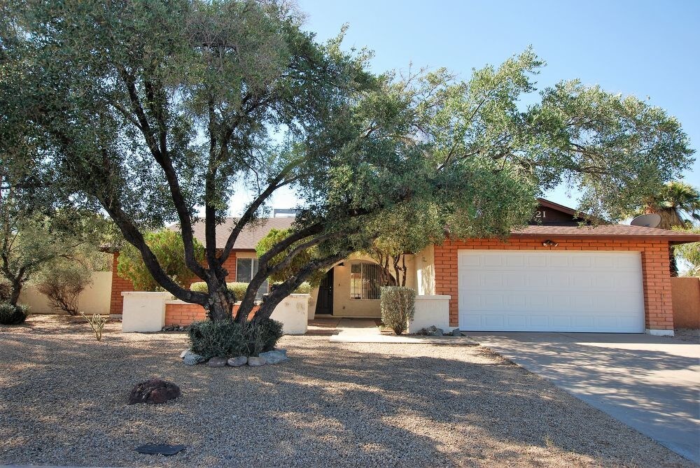 Primary Photo - 5821 E Acoma Dr