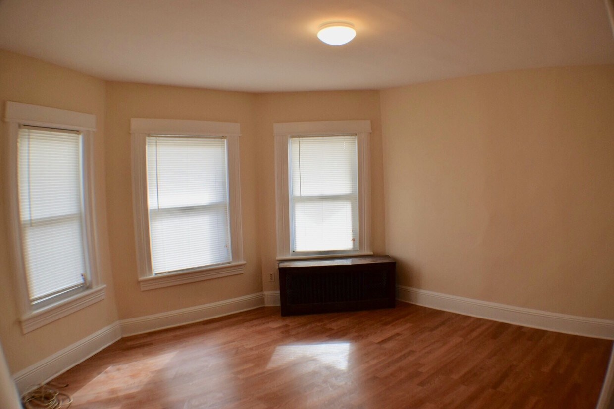 50 Forest Ave, Valley Stream, NY 11581 Apartments in Valley Stream