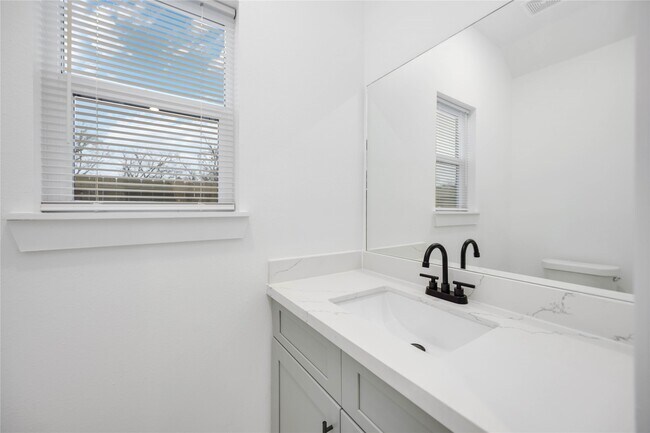 Foto del edificio - 7706 Independence St