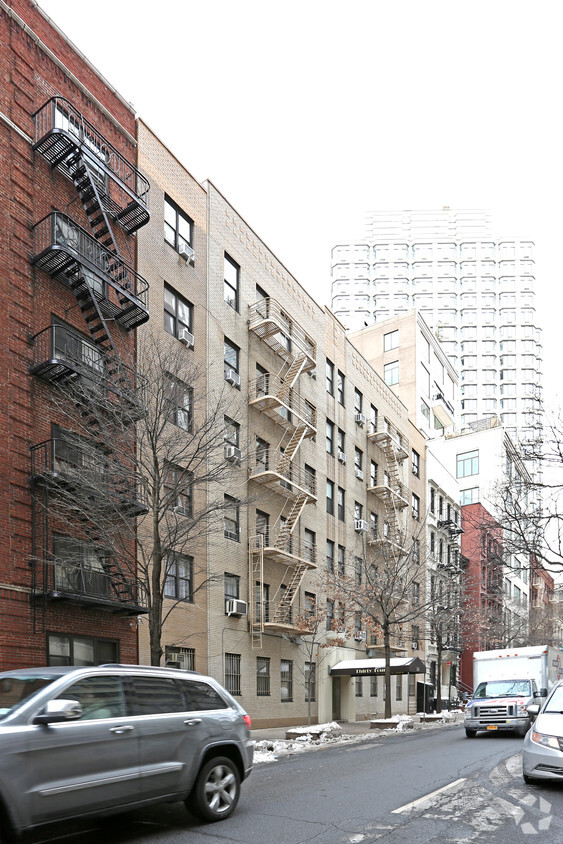 Building Photo - 34 W 65th St