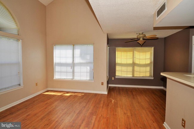 Building Photo - 905-NUMBER-905-NUM101 Westhaven Dr