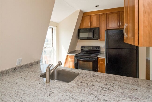 Building Photo - 42 W Newton St