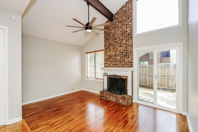 Building Photo - 55 Windrift Ct