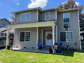 Building Photo - 18222 Blueberry Ln