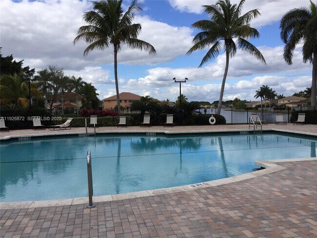 Foto del edificio - 815 Vista Meadows Dr